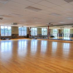 Onelife Fitness - Chesapeake Square Gym