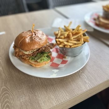 Fresh & Yummy Cafe - Buttermilk fried chicken sandwich - Breakfast & Brunch Near Me - Los Angeles, California