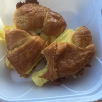 The Fresh Squeeze - All-American breakfast sandwich with avocado - Sandwiches Near Me - Dania Beach, Florida The Fresh Squeeze - All-American breakfast sandwich with avocado - Sandwiches Near Me - Dania Beach, Florida