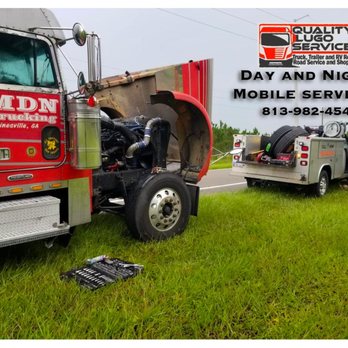 Quality Lugo Services - piterbilt semi truck repair on the roadside - Commercial Truck Repair Near Me - Tampa, Florida
