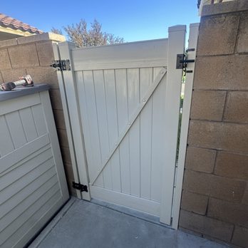 Lakeview Pool Fencing - Fences & Gates Near Me