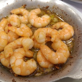 Cervejaria Ramiro - The shrimp in garlic butter is a good starter and can serve up to three people easily. - Seafood Near Me - Lisbon, 11