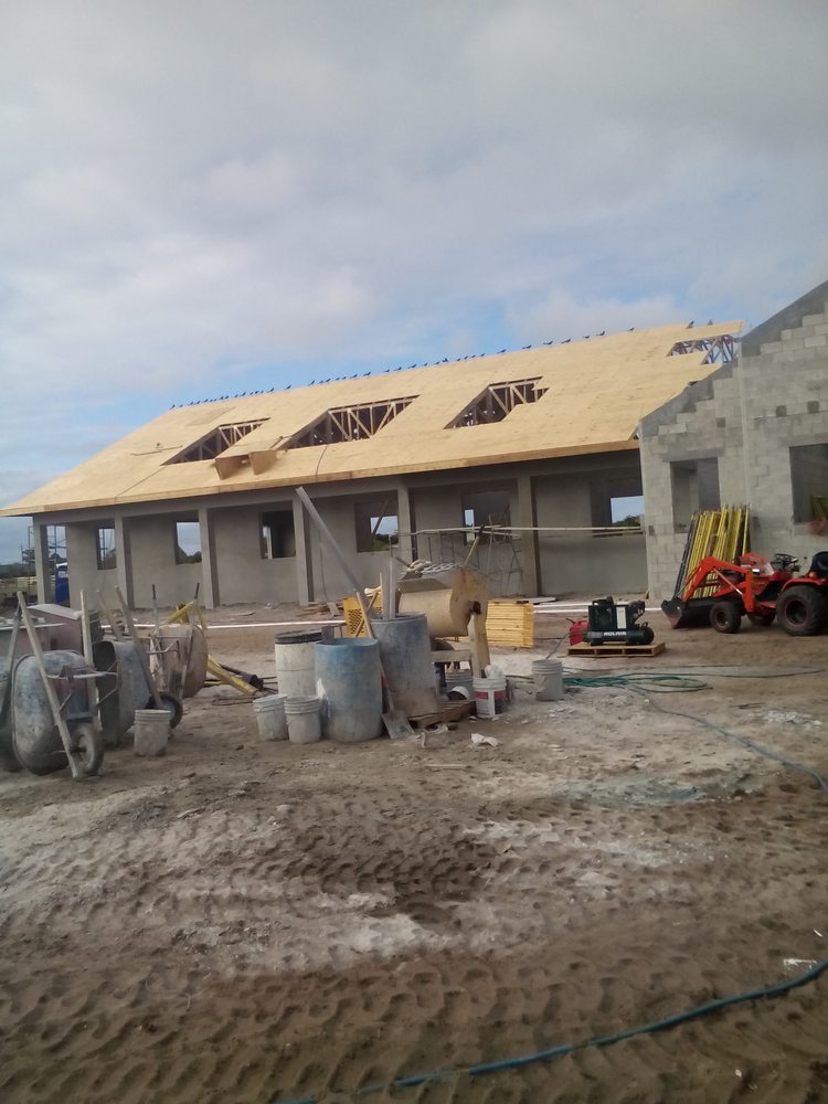 Slide of Leo Construction Roofing