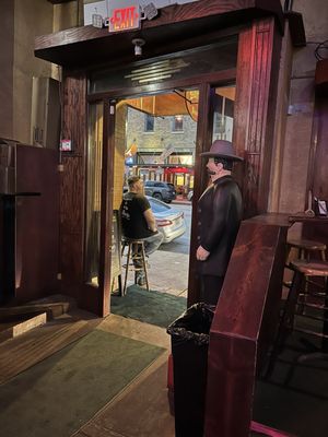 Darwin's Piano Bar by null