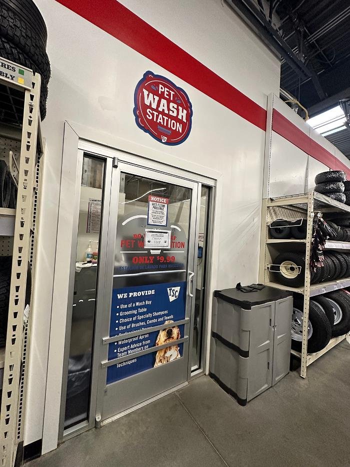 Tractor Supply Image