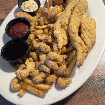 Razzoo's Cajun Cafe - Seafood Combo Platter w/Hush Puppies & Fries - Cajun/Creole Near Me - Lewisville, Texas