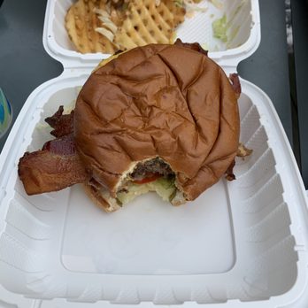 Wooly's - Classic burger add bacon extra - Seafood Near Me - Pismo Beach, California