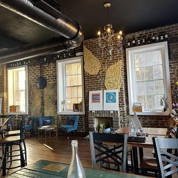 208 Wine Bar - Wine Bars Near Me - Savannah, Georgia