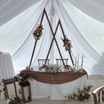 Wedding Revolution - Sweetheart table - Party Equipment Rentals Near Me Wedding Revolution - Sweetheart table - Party Equipment Rentals Near Me