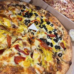 Gourmet Polo Pizza Spicy chicken, black olives, hot peppers, garlic pesto sauce and onions.