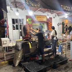 Tacos el Ivan - Slicing pork