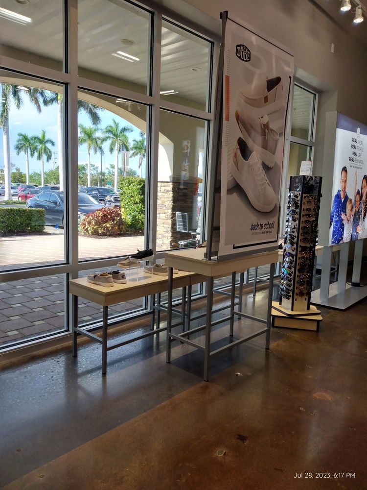 RACK ROOM SHOES Updated August 2024 24 Photos 8366 S Tamiami Trl