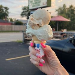 Zarlengo's Italian Ice & Gelato - Gelato cone