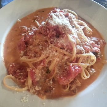 Sugo's Spaghetteria - Spaghetti bolognese - Italian Near Me - Frontenac, Missouri Sugo's Spaghetteria - Spaghetti bolognese - Italian Near Me - Frontenac, Missouri