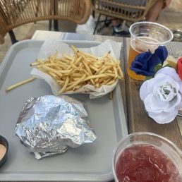 Smash burger and great skinny fries of a very generous portion Smash burger and great skinny fries of a very generous portion