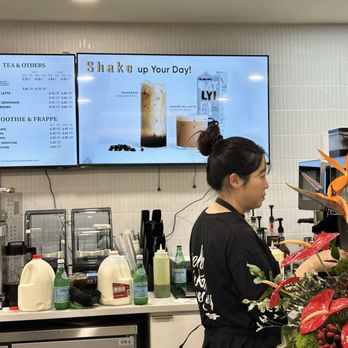 Tous les Jours - Slow lady making drinks - Bakeries Near Me - Honolulu, Hawaii Tous les Jours - Slow lady making drinks - Bakeries Near Me - Honolulu, Hawaii