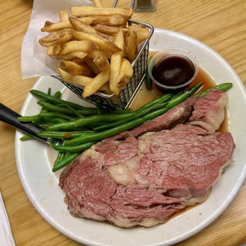 Magnolia's Veranda - Prime rib, veggie of the day and French fries - American Near Me - Las Vegas, Nevada Magnolia's Veranda - Prime rib, veggie of the day and French fries - American Near Me - Las Vegas, Nevada