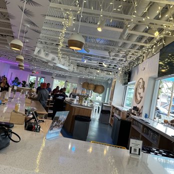Cove Brewery - Bar seat view - Brewpubs Near Me - Deerfield Beach, Florida