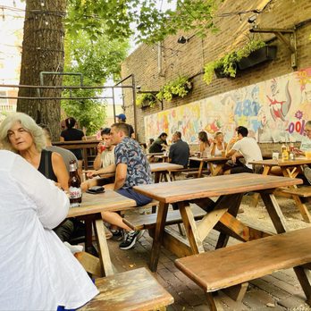 Sheffield's Wine & Beer Garden - Bars Near Me - Chicago, Illinois Sheffield's Wine & Beer Garden - Bars Near Me - Chicago, Illinois