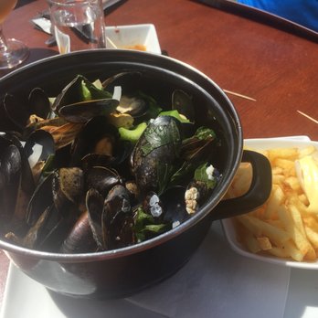 Big Mama - Mussels in garlic and wine - French Near Me - Brussels, BRU