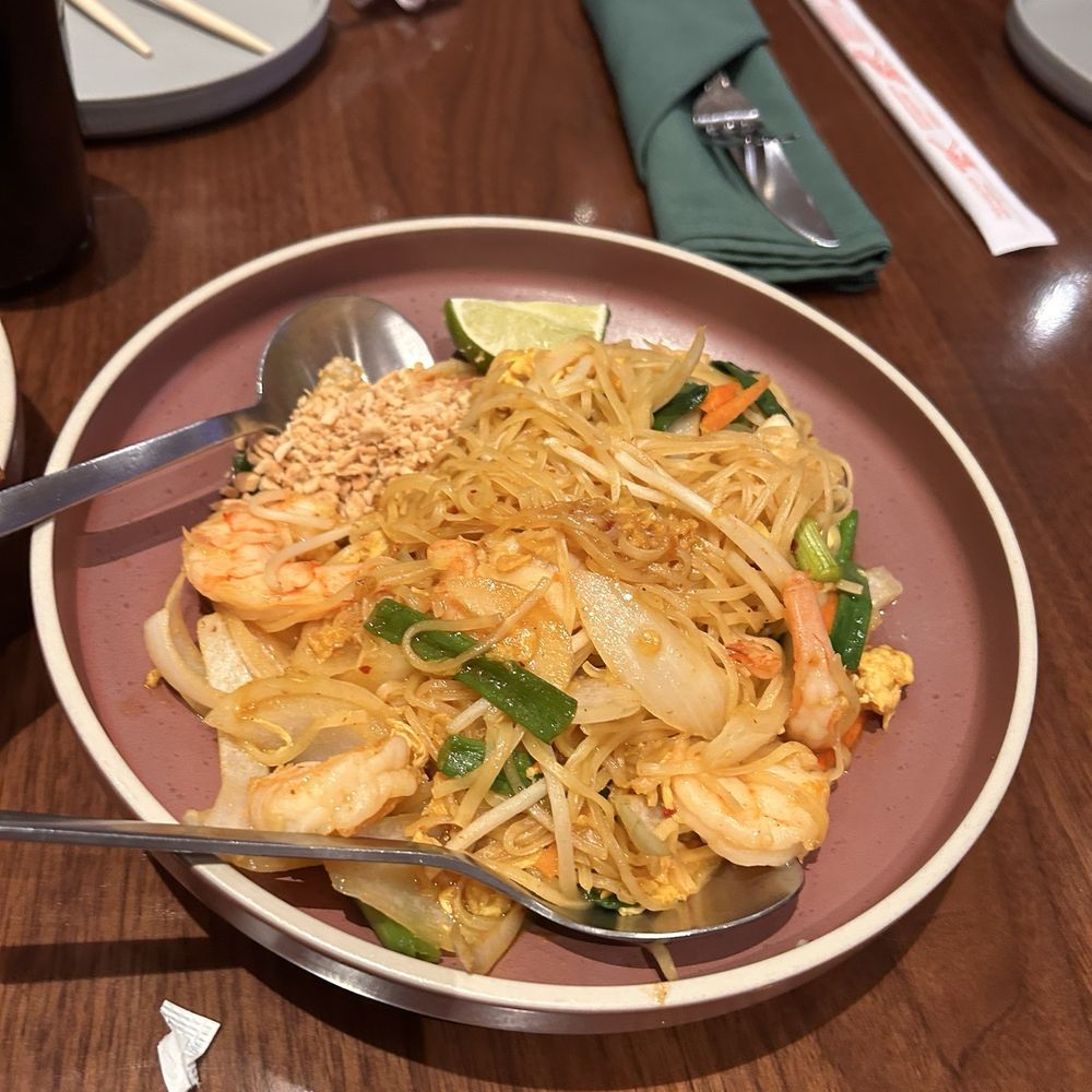 Café Central - Shrimp pad Thai - American Near Me - Reno, Nevada