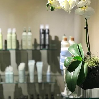 Aponi Salon - Hair Salons Near Me - Racine, Wisconsin