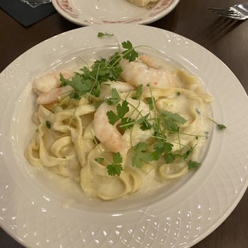 Petterinos - Fettuccine & Shrimp Alfredo - American Near Me - Chicago, Illinois Petterinos - Fettuccine & Shrimp Alfredo - American Near Me - Chicago, Illinois