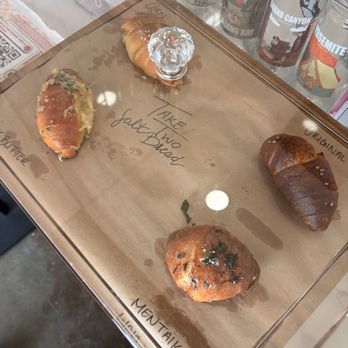 Krém - Salt bread (mentaiko, original, corn, and garlic butter) - Bubble Tea Near Me