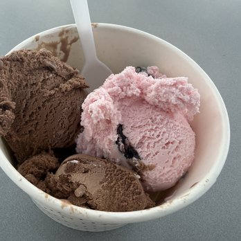 Distelfink - Ice Cream & Frozen Yogurt Near Me - Gettysburg, Pennsylvania Distelfink - Ice Cream & Frozen Yogurt Near Me - Gettysburg, Pennsylvania