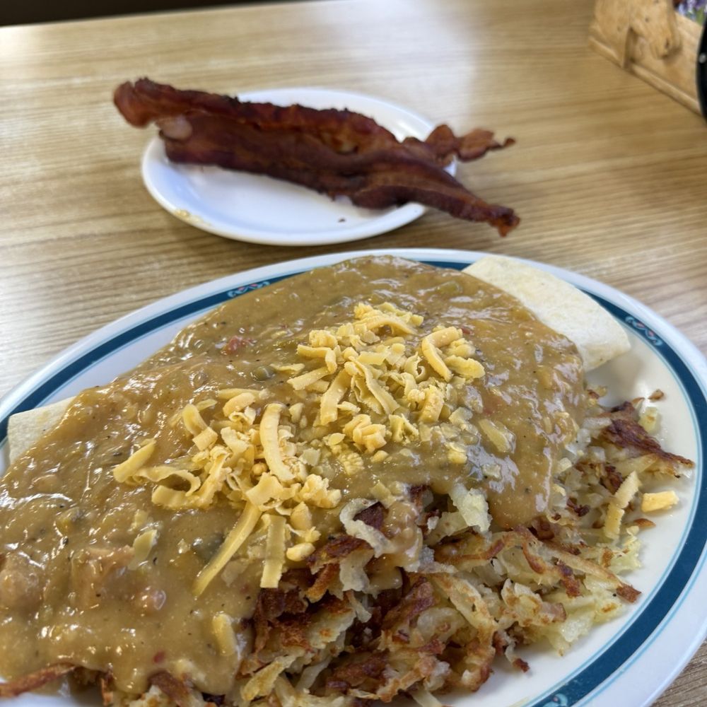 Diamond Horseshoe Restaurant - Smothered burrito - Cafes Near Me - Cheyenne, Wyoming