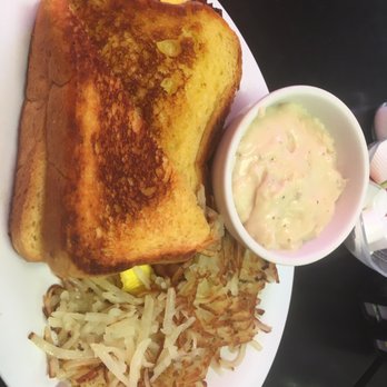 Mom's Diner - Breakfast sandwich on Texas toast and side of gravy - Diners Near Me - Marysville, California