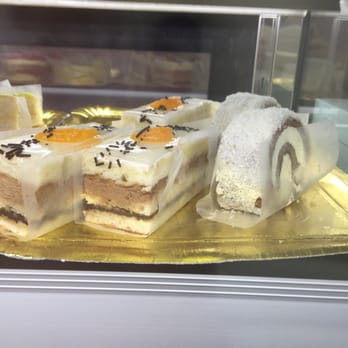 Dulce Capricho - Pastel Azahar y Pionono de Chocolate, nata y coco. - Desserts Near Me - Seville, SE