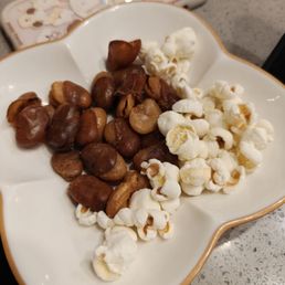 Complimentary snacks to start the meal Complimentary snacks to start the meal
