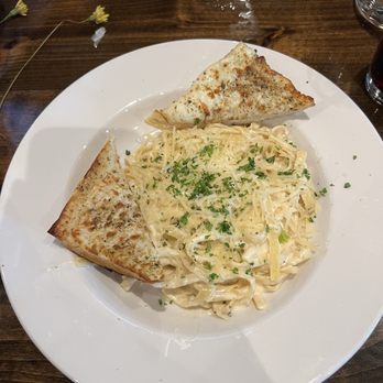 Pete's Brewhouse - FETTUCCINE ALFREDO - Pizza Near Me - Redding, California