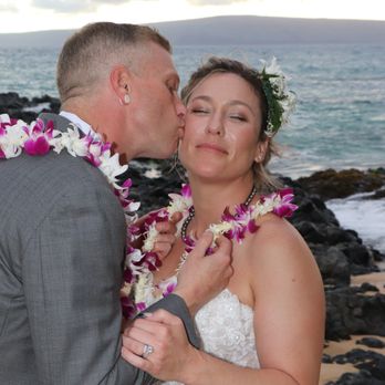 Affordable Barefoot Maui Wedding - Wedding Planning Near Me - Kihei, Hawaii Affordable Barefoot Maui Wedding - Wedding Planning Near Me - Kihei, Hawaii