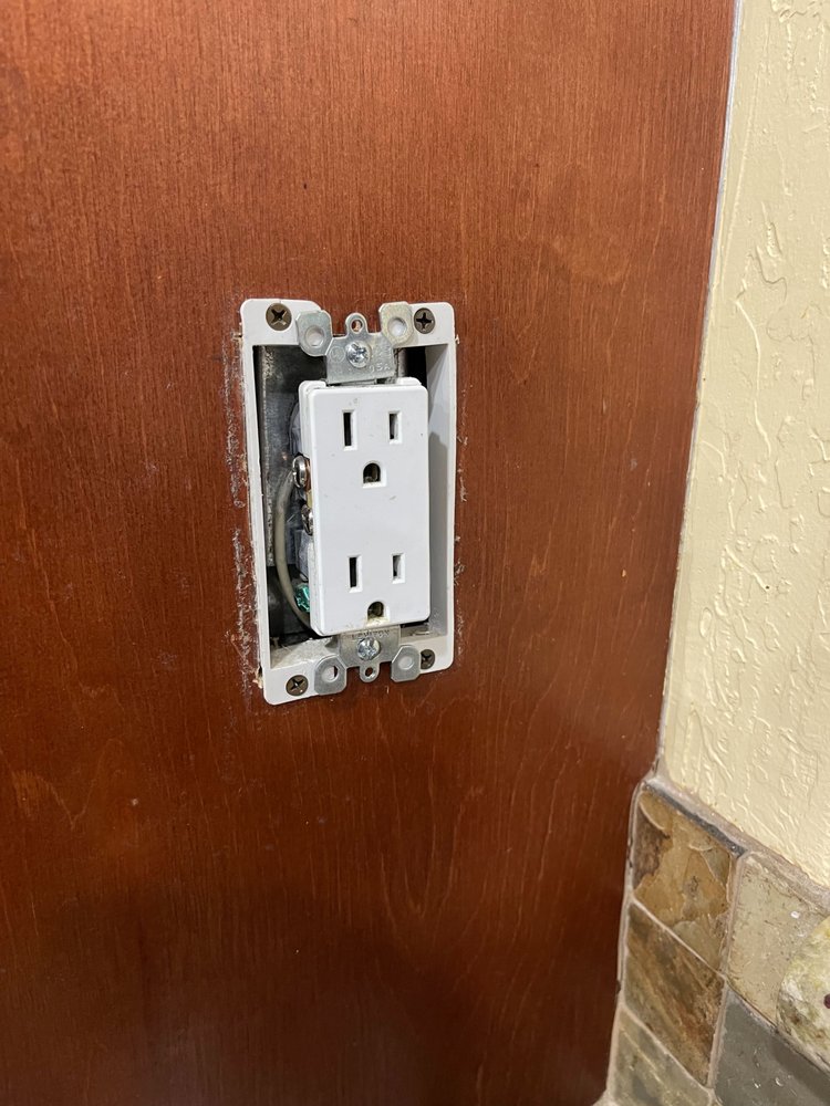 Slide of Zoom Electricians - Anaheim