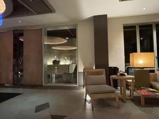 Gloria Manor by null