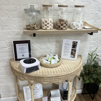 Elora Spa and Beauty Bar - Nail Salons Near Me - Cincinnati, Ohio