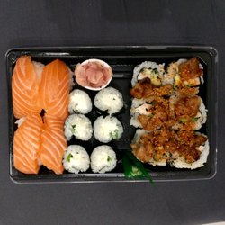 Okinawa Sushi - Sushi saumon, maki cheese et California yakitori spicy