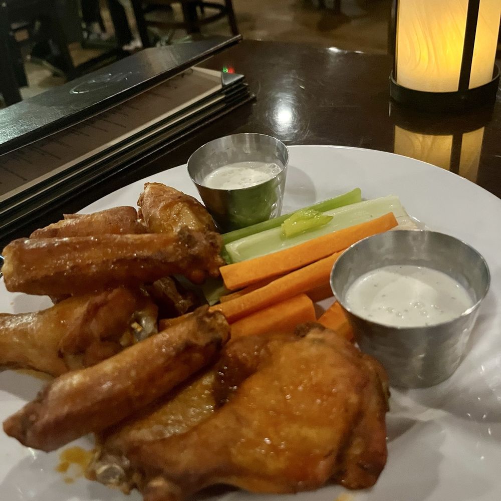 OAK at The Glen - Buffalo Wild Wings - not bad - Bars Near Me - Glenview, Illinois OAK at The Glen - Buffalo Wild Wings - not bad - Bars Near Me - Glenview, Illinois