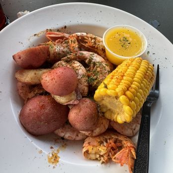 KnuckleHeads - One pound of Royal reds with corn and potatoes - American Near Me - Ocean Springs, Mississippi