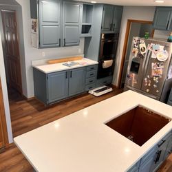 LD Kitchen & Bath - This shows the color difference between the island slab they installed and the other.