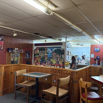Pizza Chef - view of kitchen and cash register from the main dining area - Pizza Near Me - Jonesboro, Arkansas
