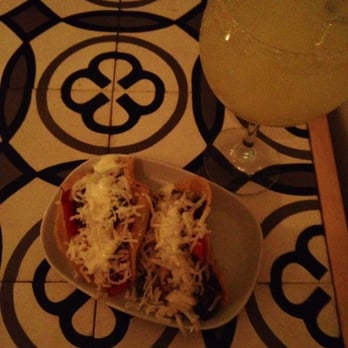 La Gringa - Mexican miércoles en La Gringa - dos tacos de pollo con pimiento caramelizado y una margarita riquísima. - American Near Me - Madrid, M La Gringa - Mexican miércoles en La Gringa - dos tacos de pollo con pimiento caramelizado y una margarita riquísima. - American Near Me - Madrid, M