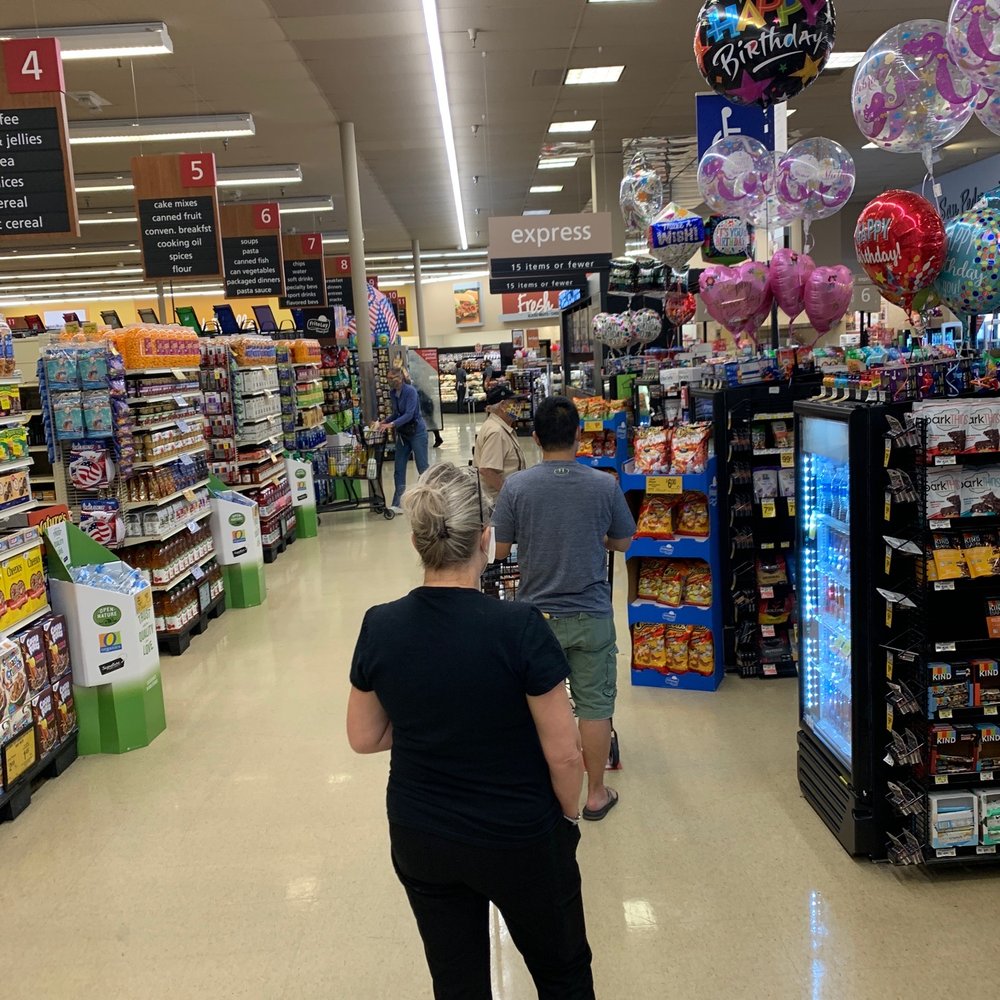 Pandemic. 1 checker 7 people 9min line unbelievable Pandemic. 1 checker 7 people 9min line unbelievable