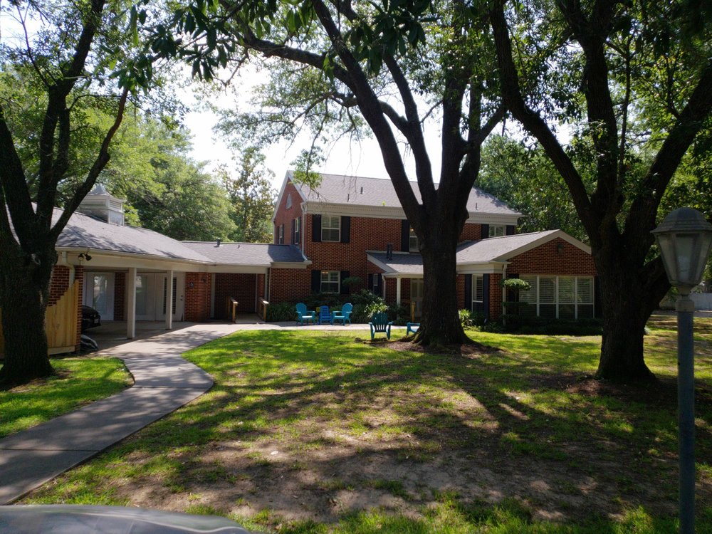 THE COFFEE CHERRY Updated August 2024 1012 Houston St, Kilgore