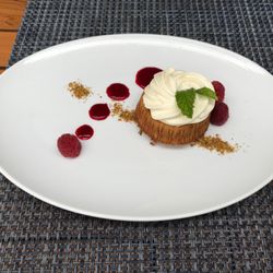 Hyannisport Club - Pistachio cake
