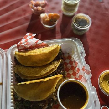 Tacos El Guero - Quesataco de barbacoa - Food Trucks Near Me - Oxnard, California