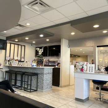 LT Nails - Reception area and bar - Nail Salons Near Me - Grove City, Ohio