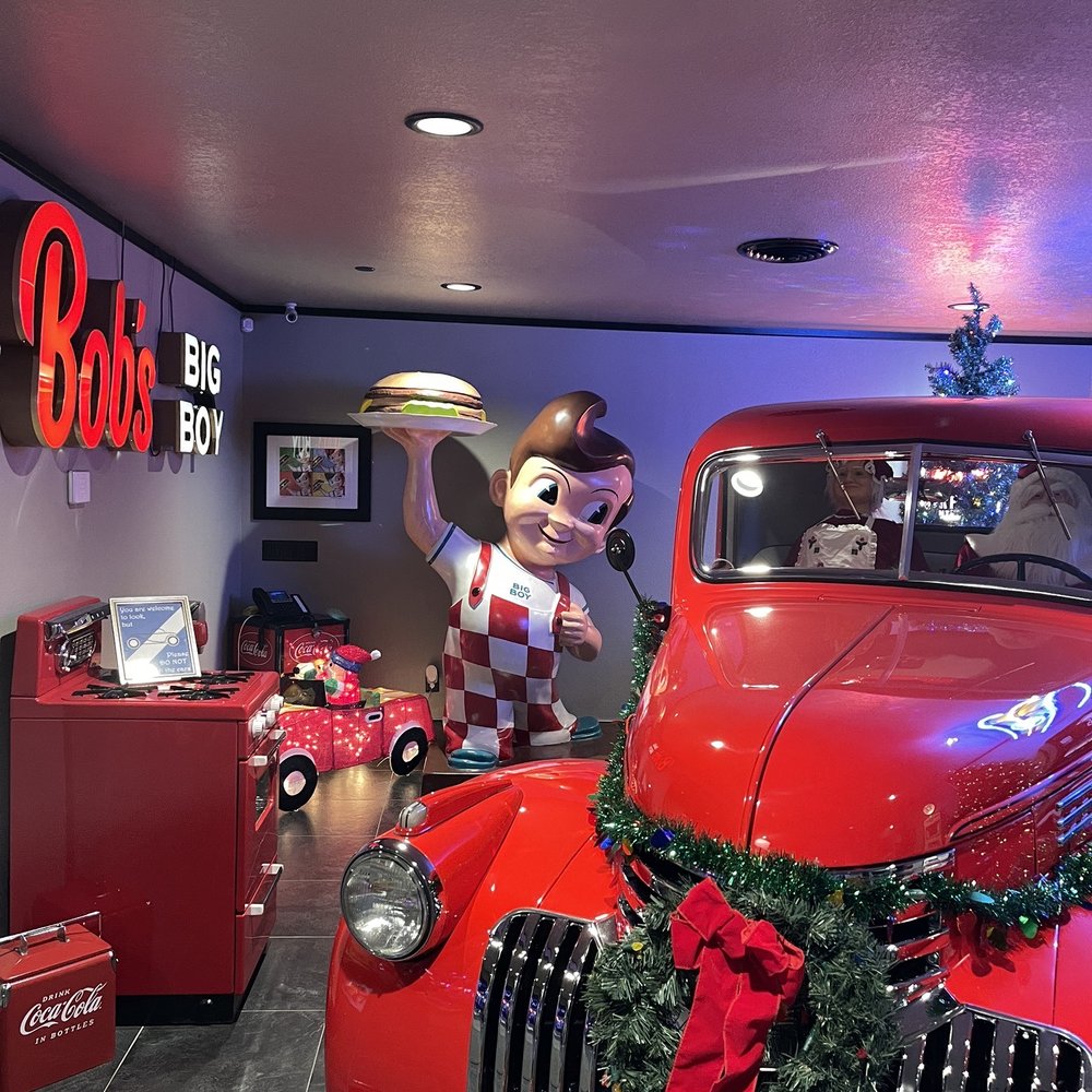 Are you kidding me, BOB'S BIG BOY and Classic Cars! Are you kidding me, BOB'S BIG BOY and Classic Cars!